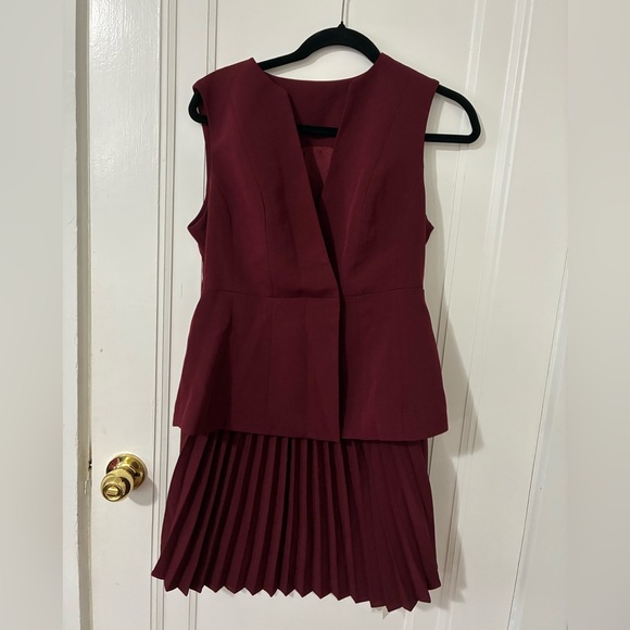 Commense Burgundy Sleeveless Dress - Picture 3 of 6